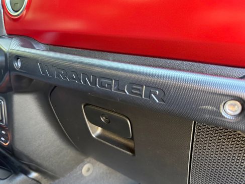 Used 2019 Jeep Wrangler Unlimited Rubicon AWD/4WD image 40