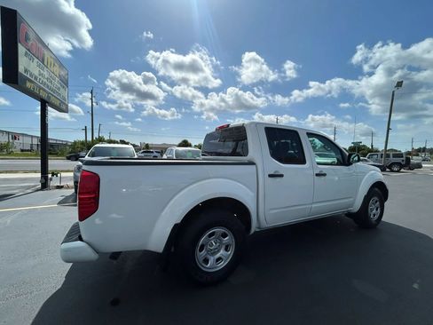 Used 2018 Nissan Frontier SV RWD image 4