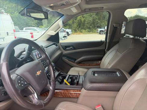Used 2017 Chevrolet Suburban Premier AWD/4WD image 16