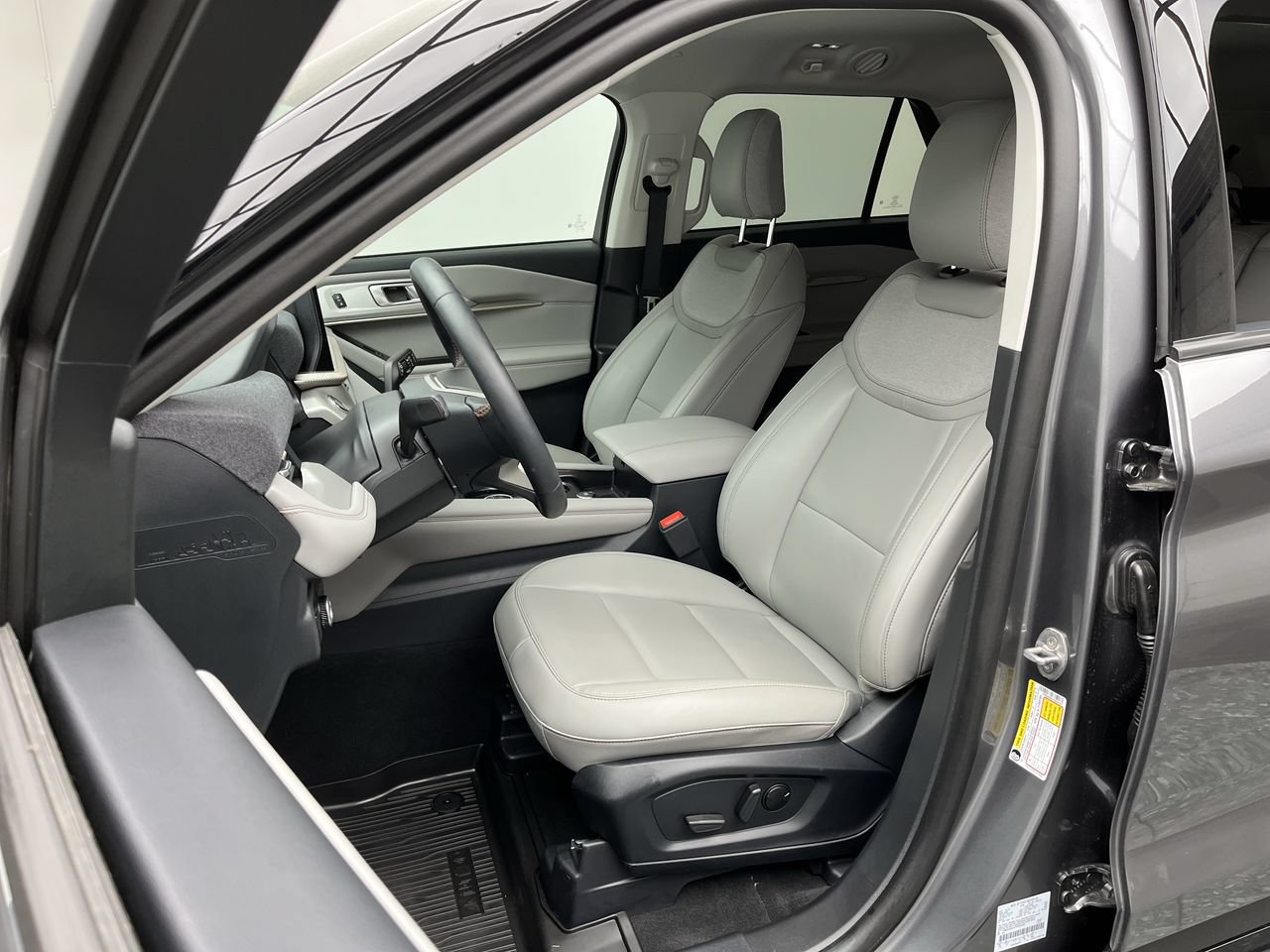 Used 2026 Ford Explorer Active w/ Active Comfort Package AWD/4WD image 10