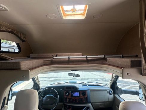 Used 2013 Ford E-450 and Econoline 450 Super Duty w/ Motorhome Prep Pkg image 28