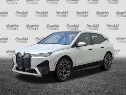 Used 2024 BMW iX xDrive50 w/ Sport Package AWD/4WD image 6