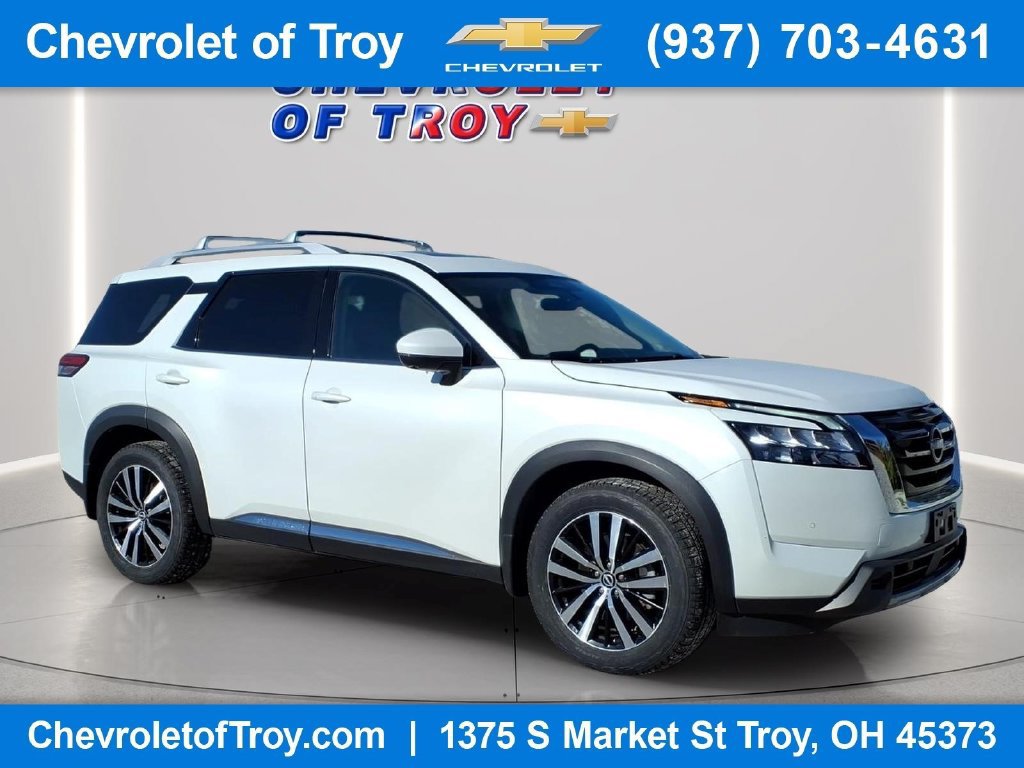 Used 2025 Nissan Pathfinder Platinum w/ Cargo Package AWD/4WD image 1