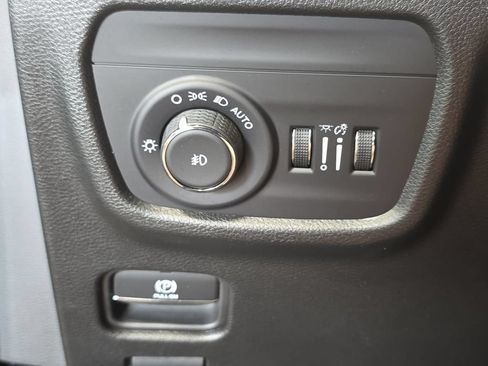 Certified 2023 Jeep Grand Cherokee Limited AWD/4WD image 24