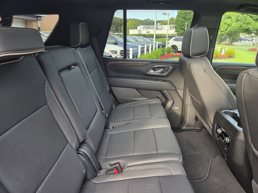 Used 2024 Chevrolet Tahoe Premier AWD/4WD image 32