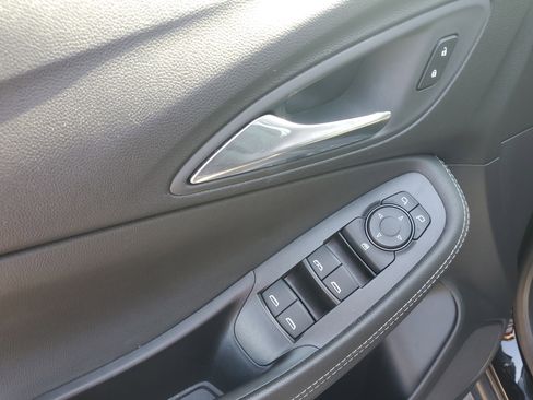 Used 2025 Buick Encore GX Preferred FWD image 9
