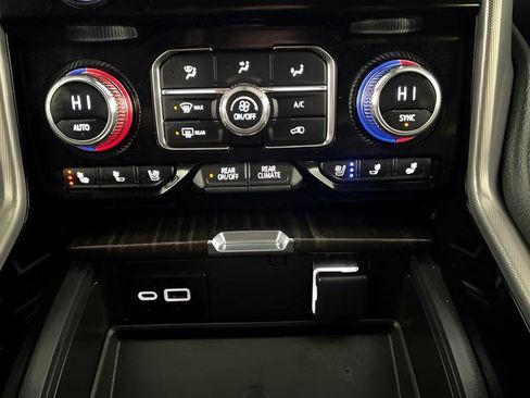 Used 2021 GMC Yukon Denali w/ Denali Premium Package image 27