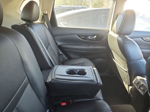 Used 2019 Nissan Rogue SL w/ Premium Package image 9