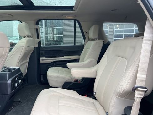 Used 2022 Ford Expedition Platinum image 16