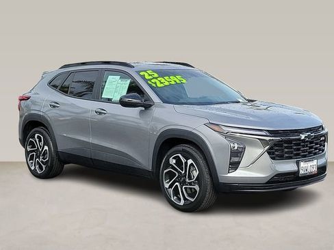 Used 2025 Chevrolet Trax RS w/ Driver Confidence Package image 1