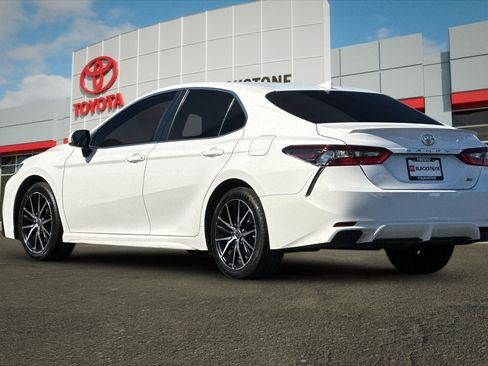 Certified 2022 Toyota Camry SE FWD image 5