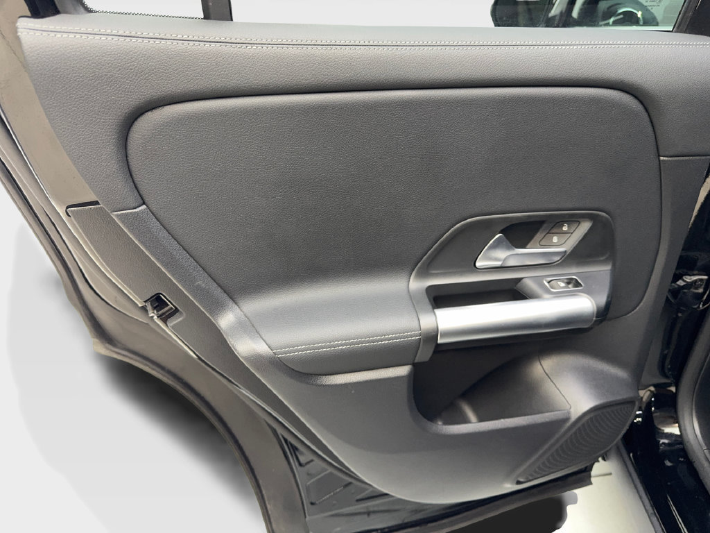 Used 2025 Mercedes-Benz GLA 250 image 36