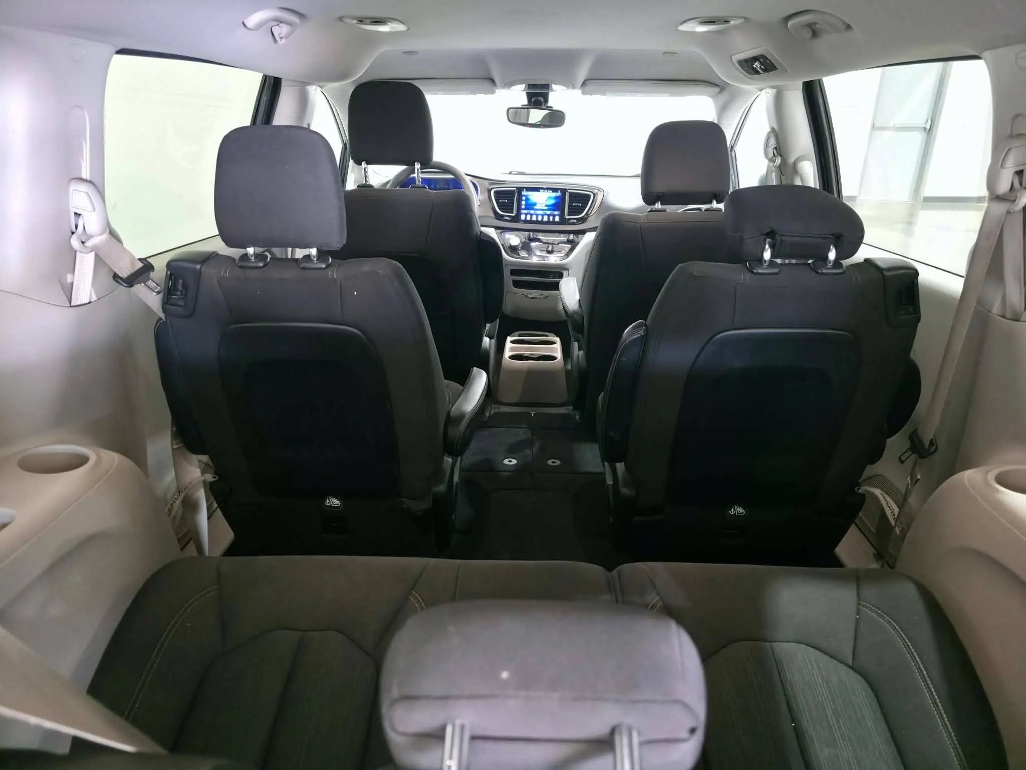 Used 2017 Chrysler Pacifica Touring FWD image 6
