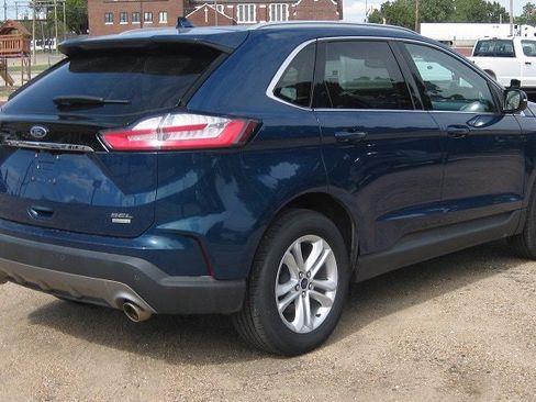 Used 2020 Ford Edge SEL w/ Cold Weather Package image 5