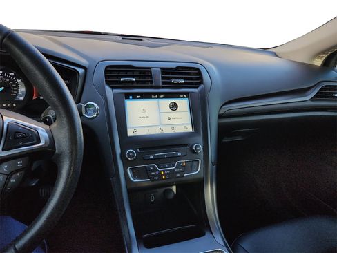 Used 2018 Ford Fusion SE w/ Equipment Group 201A image 15