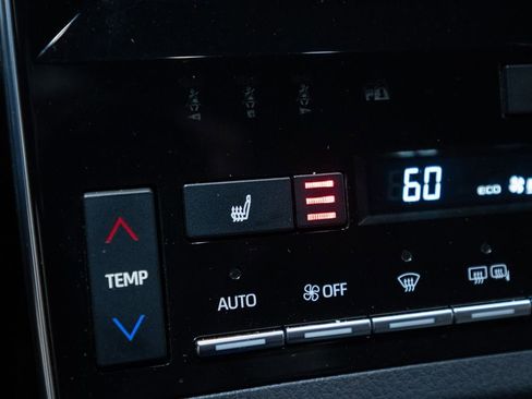 Certified 2021 Toyota Avalon XLE FWD image 27