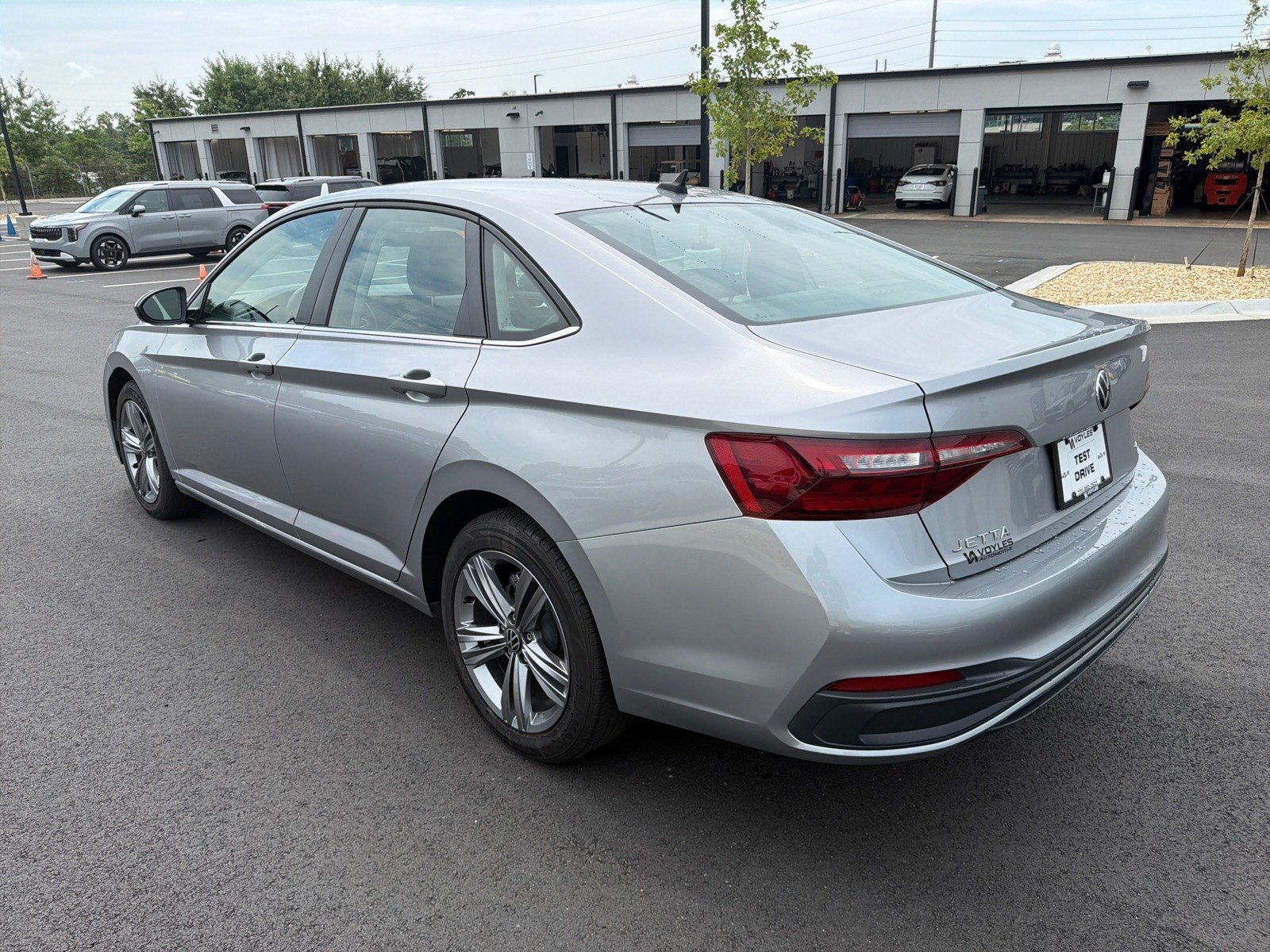 Used 2024 Volkswagen Jetta SE FWD image 5