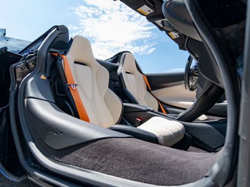 Used 2025 McLaren 750S Spider RWD image 11