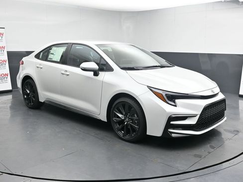 New 2026 Toyota Corolla SE image 2