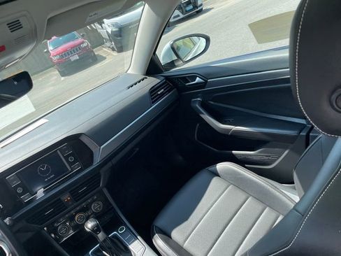 Used 2022 Volkswagen Jetta SE image 22