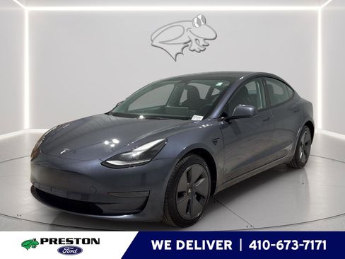 Used 2023 Tesla Model 3 Standard Range image 1
