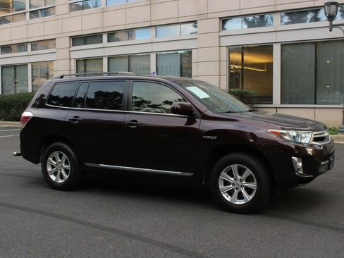 Used 2013 Toyota Highlander 4WD Hybrid image 2