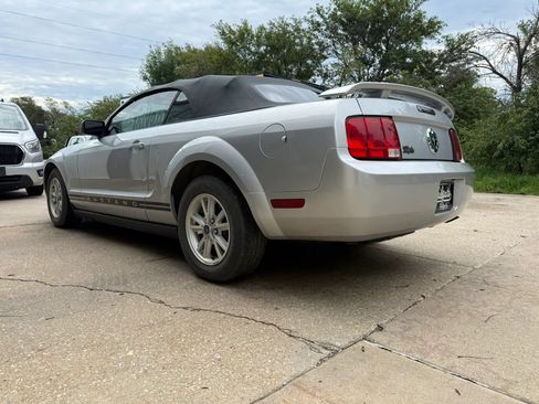Used 2007 Ford Mustang Convertible RWD image 5