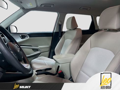 Used 2022 Kia Soul LX image 19