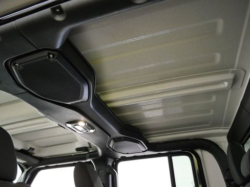 Used 2023 Jeep Gladiator Overland AWD/4WD image 32