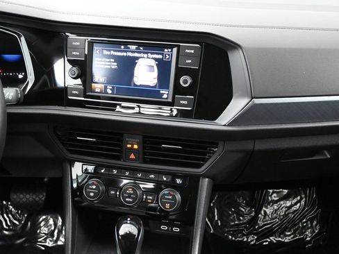 Used 2024 Volkswagen Jetta SE FWD image 15