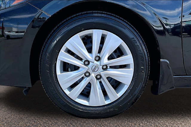Certified 2025 Nissan Sentra S FWD image 30