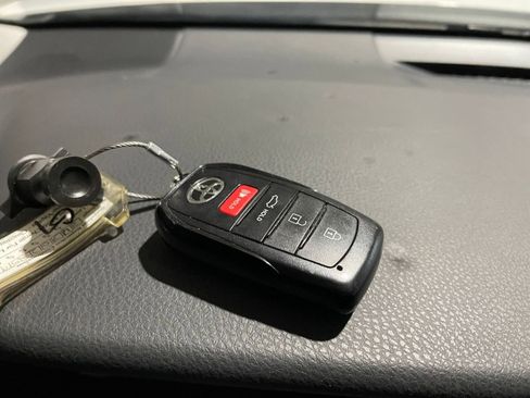 Used 2025 Toyota Camry LE image 21