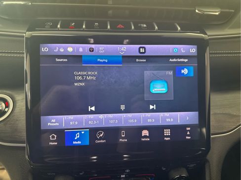 Used 2024 Jeep Grand Cherokee Limited w/ MOPAR Finishing Package image 22