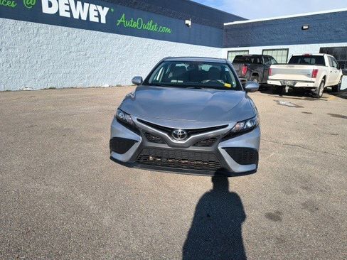 Used 2023 Toyota Camry SE image 8