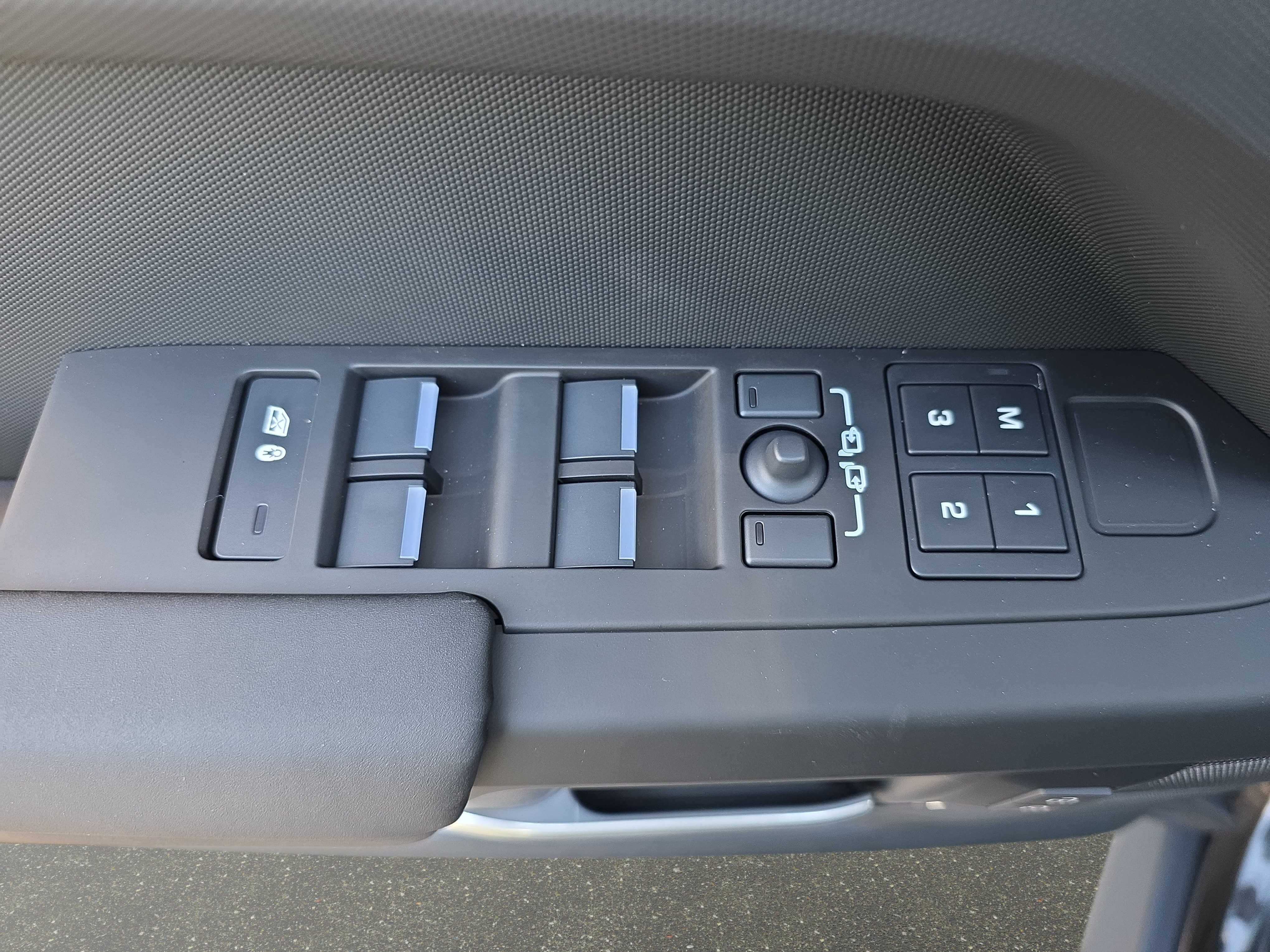 New 2026 Land Rover Defender 110 X-Dynamic SE AWD/4WD image 27