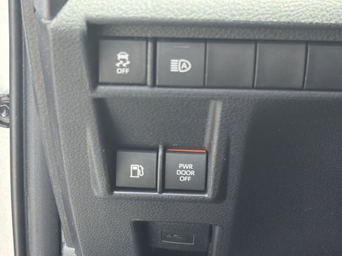 Certified 2023 Toyota Sienna XSE FWD image 21