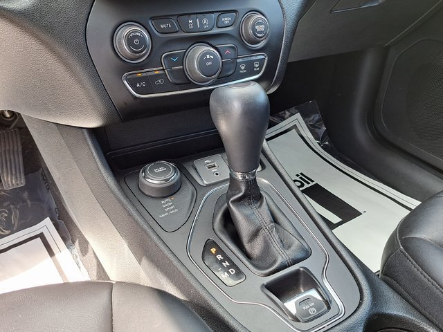 Used 2020 Jeep Cherokee Latitude Plus AWD/4WD image 19