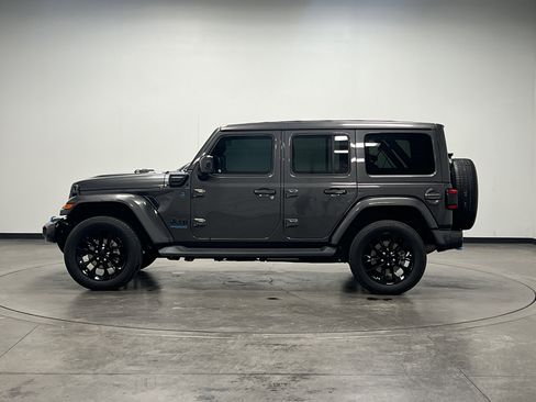 Used 2021 Jeep Wrangler Unlimited Sahara image 5