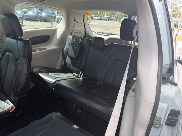 Used 2024 Chrysler Pacifica Touring-L FWD image 14