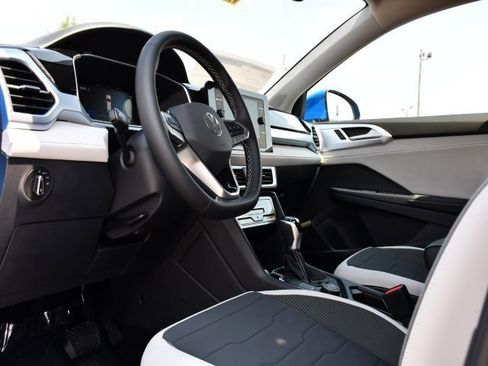 New 2025 Volkswagen Taos SE image 13