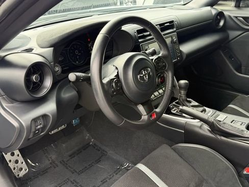 Used 2024 Toyota GR86 Premium RWD image 12