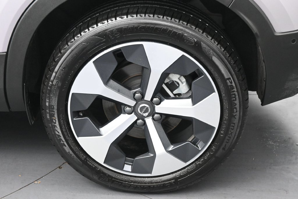 Used 2026 Volvo XC40 B5 Plus AWD/4WD image 32