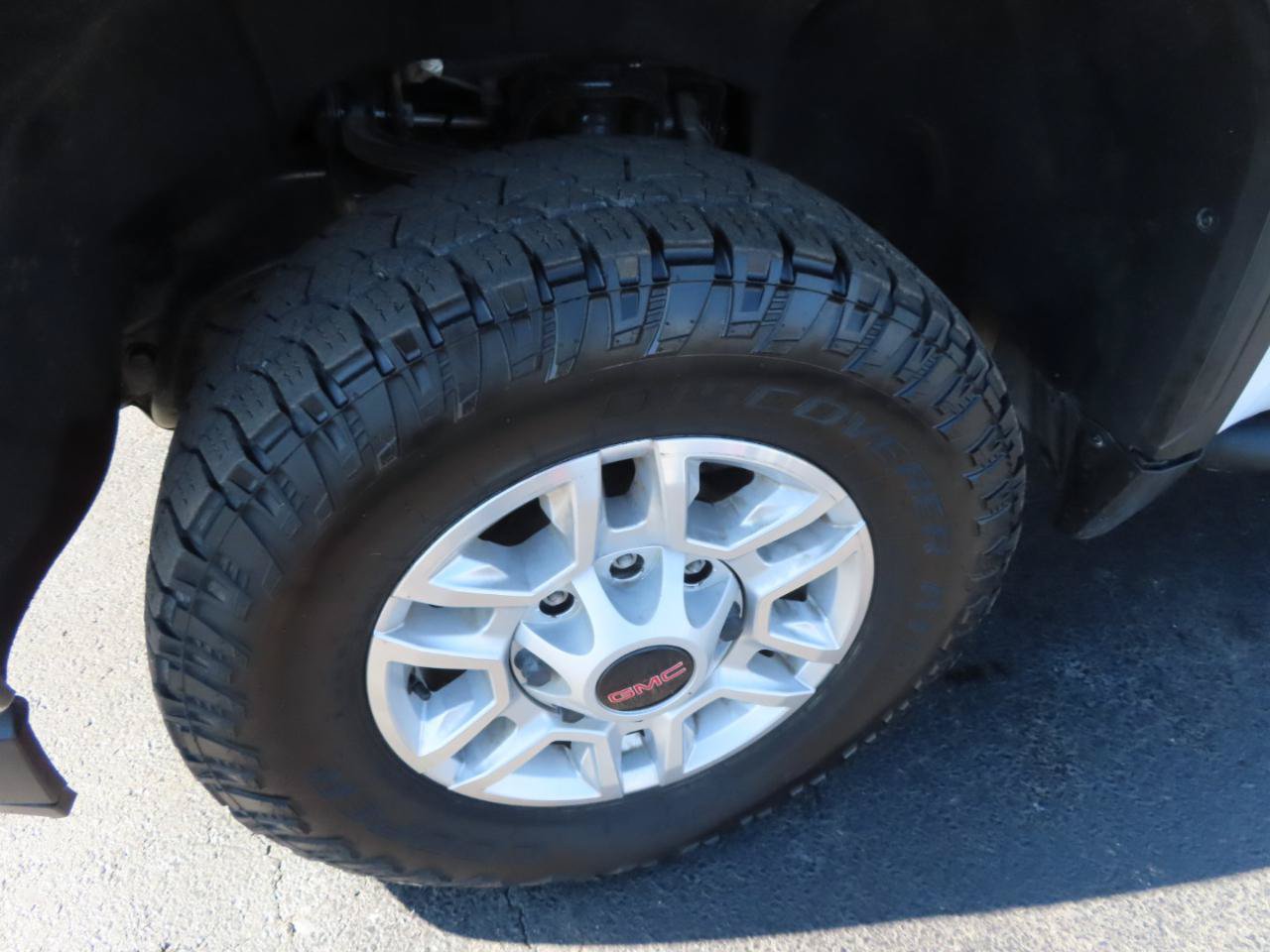 Used 2022 GMC Sierra 2500 SLE w/ SLE Convenience Package AWD/4WD image 11