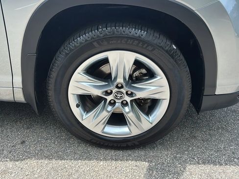 Used 2016 Toyota Highlander Limited Platinum image 26