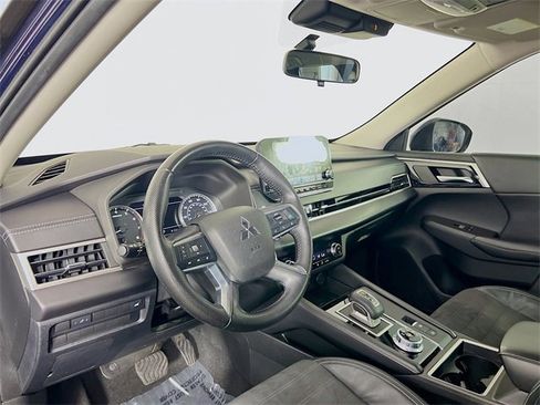 Used 2022 Mitsubishi Outlander SE image 11