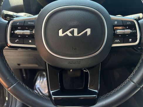 Used 2024 Kia Sorento S FWD image 35