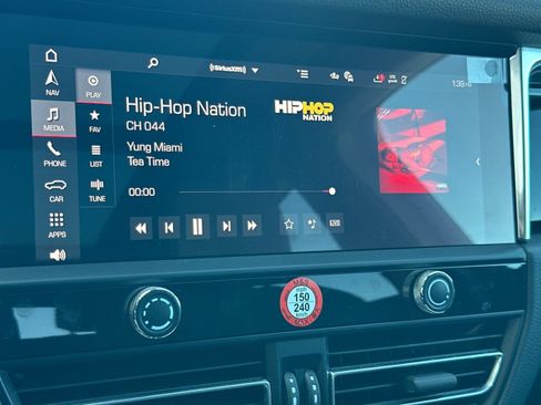 Certified 2025 Porsche Macan image 18