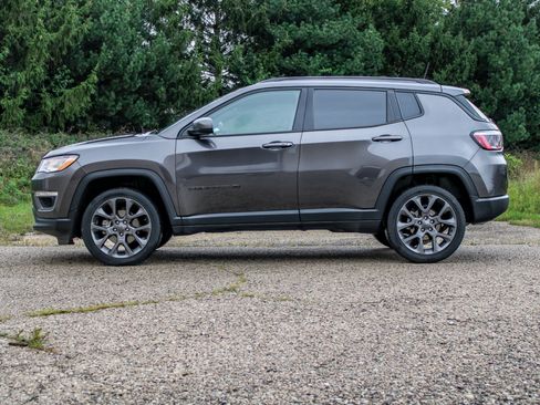 Used 2021 Jeep Compass Latitude w/ Sun and Sound Group AWD/4WD image 4