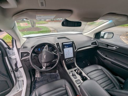 Used 2024 Ford Edge SEL image 12