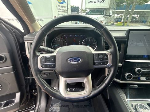Certified 2024 Ford Expedition XLT image 17